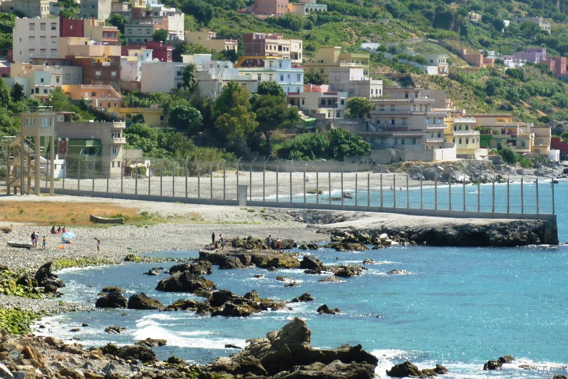 La clôture frontalière entre l'enclave espagnole de Ceuta et le Maroc