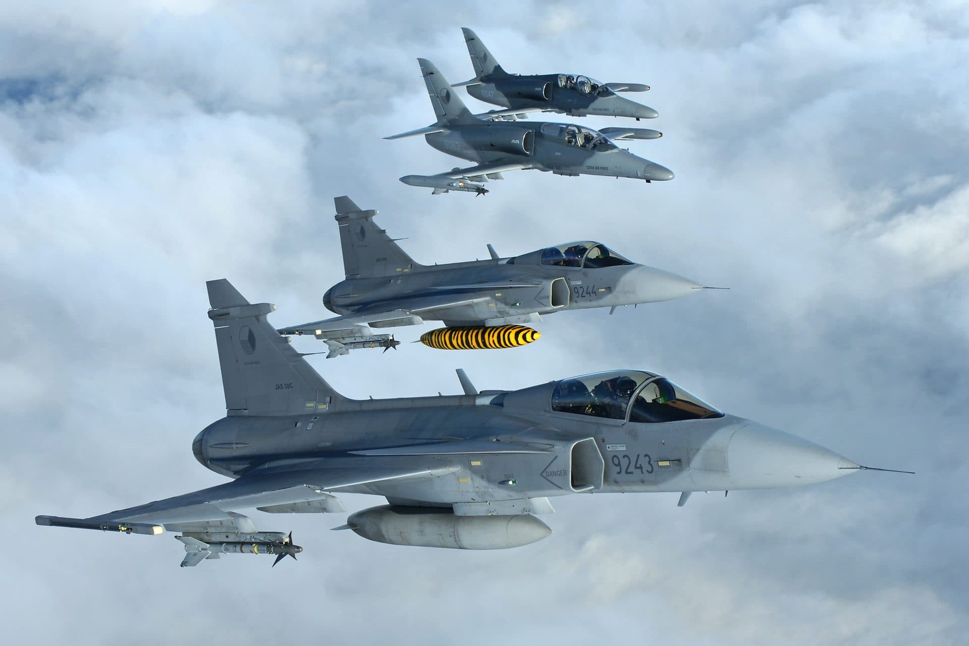 L'Ukraine achète seize chasseurs Gripen E à la Suède